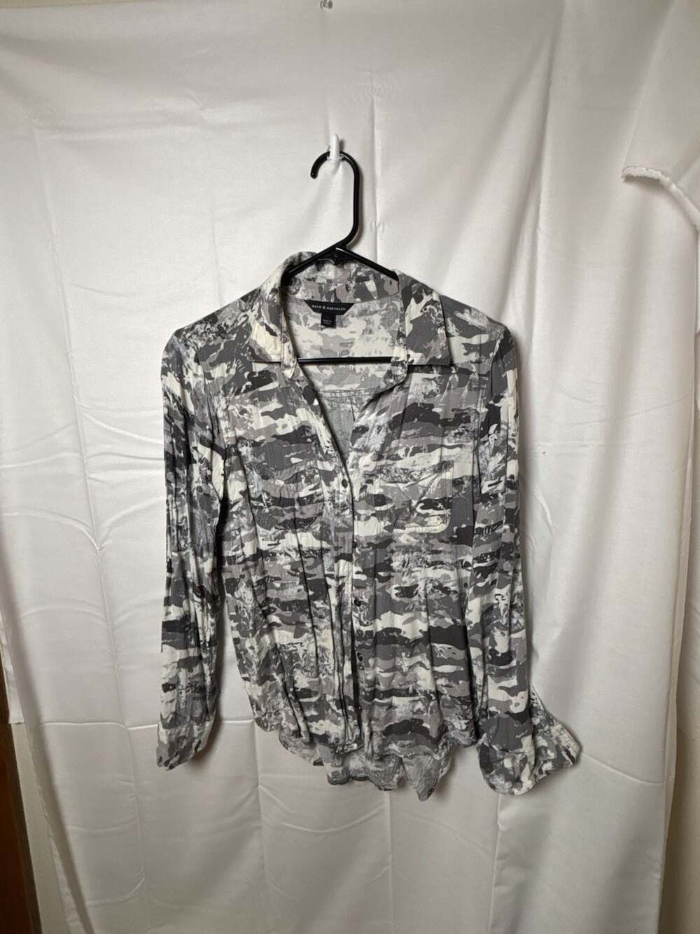 Rock & Republic Button Down Shirt Size S Gray Camouflage Rayon